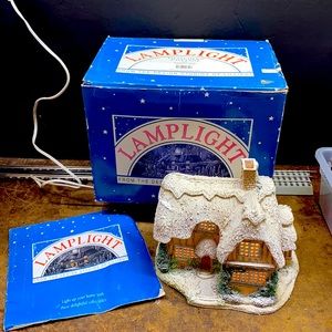 Lilliput Studio Lamplight Thatcher’s Cottage Lighted House